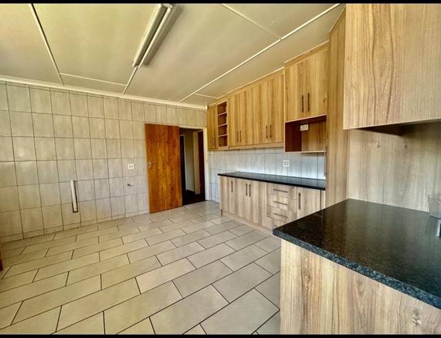 3 BEDROOM HOUSE FOR SALE IN VANDERBIJLPARK SW 1